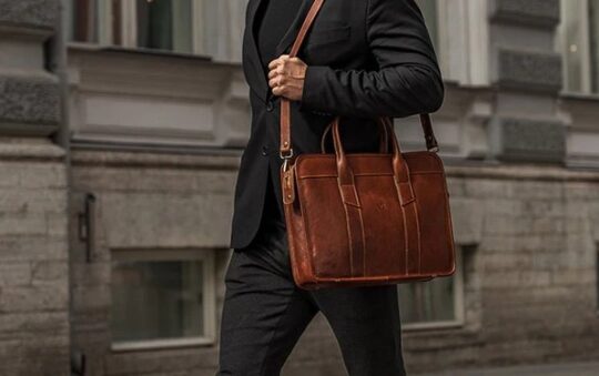 Best Mens Leather Messenger Bags 2023: Reviews And Buying Guide